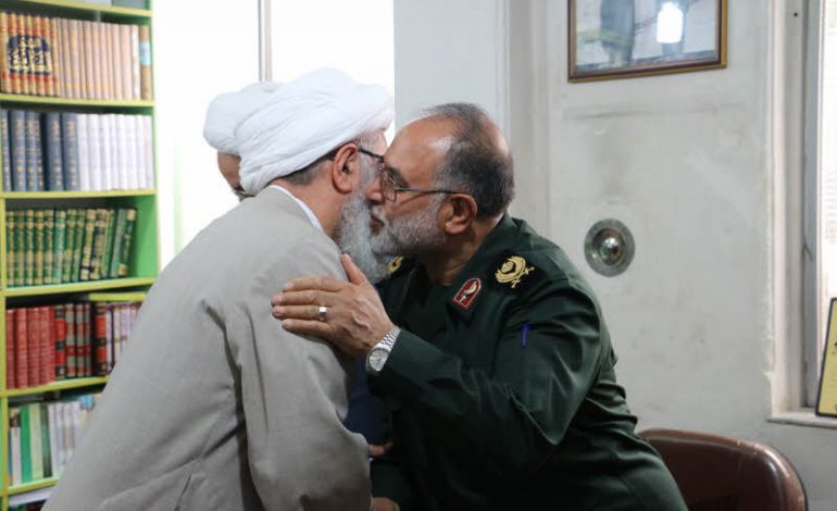 فرماندهی سپاه کربلا استان مازندران به همراه نماینده ولی فقیه و مسئول حفاظت سپاه کربلا استان مازندران با حضور در دفتر امام جمعه قائم شهر با ابوالشهیدین آیت الله معلمی دیدار کردند + تصاویر
