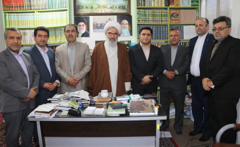 مدیرکل و معاونین اداره آموزش و پرورش استان مازندران با حضور در دفتر امام جمعه قائم شهر با آیت الله معلمی دیدار کردند + تصاویر
