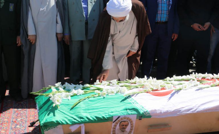 آیین تشییع و خاکسپاری پیکر جانباز شهید محمد میراسماعیلی با حضور مردم و مسئولین و اقامه نماز به امامت ابوالشهیدین آیت الله معلمی در شهرستان قائم شهر برگزار شد + تصاویر
