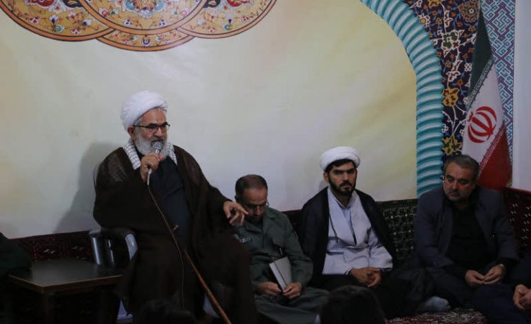 حضور اعضاء ستاد گرامیداشت هفته دفاع مقدس شهرستان قائم شهر در دفتر امام جمعه شهرستان و دیدار با ابوالشهیدین آیت الله معلمی+تصاویر