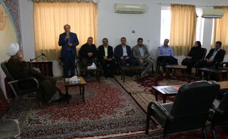 جناب آقای دکتر تقی زاده «مدیرعامل محترم سازمان بازنشستگی کشور» با حضور در دفتر امام جمعه شهرستان با آیت الله معلمی دیدار و ارائه گزارش کردند + تصاویر