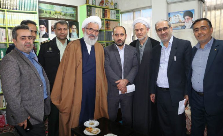 اعضای هیئت کارشناسی اداره کلّ منابع طبیعی استان مازندران با حضور در دفتر امام جمعه شهرستان با ابوالشهیدین آیت الله معلمی دیدار و ارائه گزارش و گفت و گو کردند + تصاویر