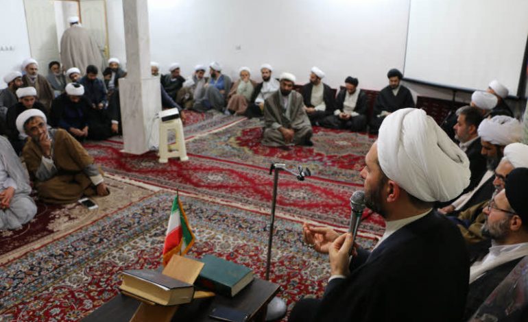 گردهمآیی ماهانه روحانیت شهرستان قائم شهر با حضور مسئولین شهرستان در دفتر امام جمعه شهرستان برگزار شد + تصاویر