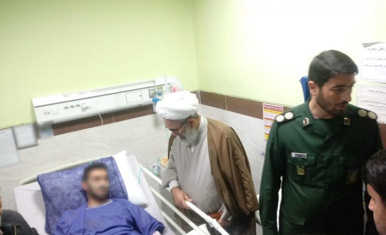 آیت الله معلمی با حضور در مراکز درمانی شهرستان قائم شهر ، از مصدومین حافظ امنیت در شهرستان عیادت فرمودند + تصاویر