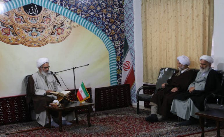جلسه روضه هفتگی دفتر امام جمعه قائم شهر، با حضور اقشار مردم مؤمن ، روحانیون و مسئولین شهرستان ، و ایراد بیانات و شرح فرازی از نهج البلاغه امیرالمومنین علی «ع» توسط آیت الله معلمی برگزار شد + تصاویر